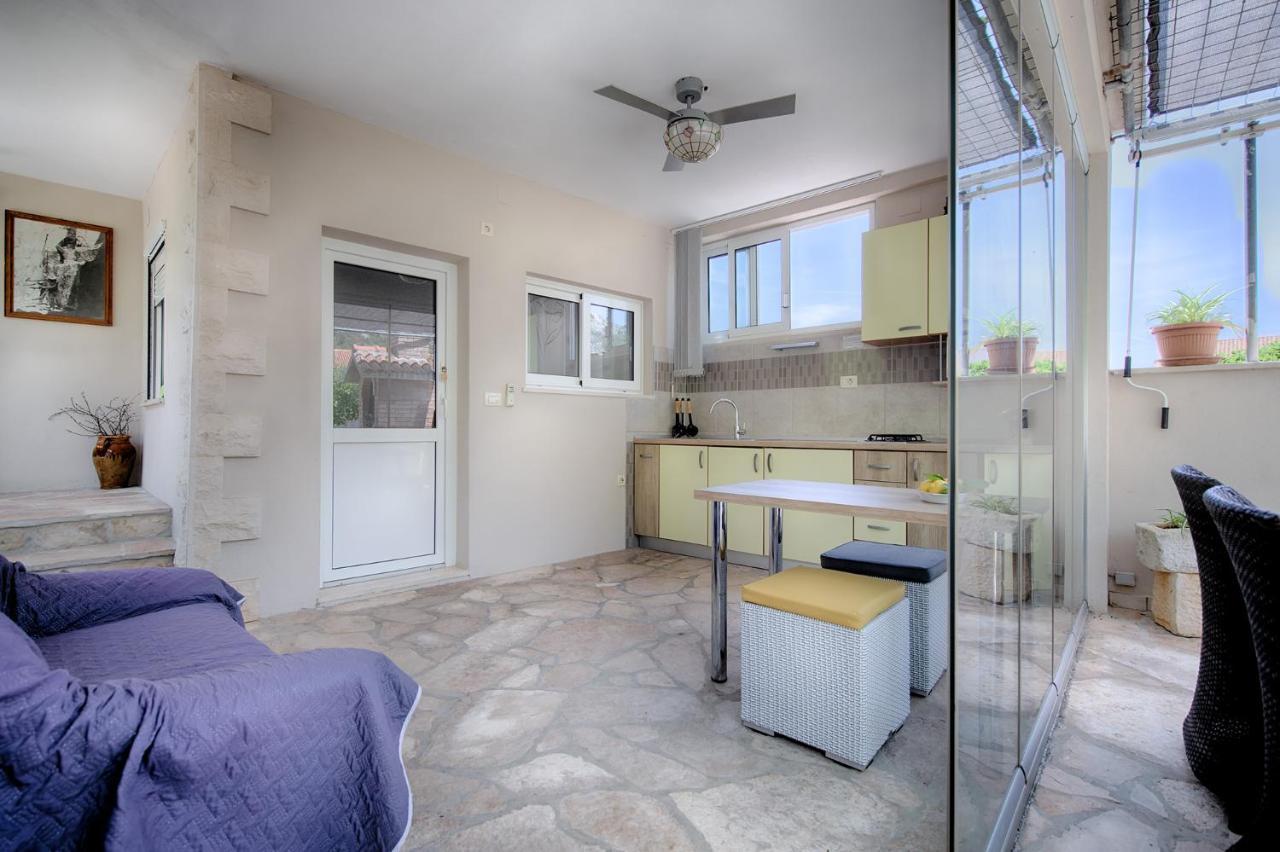 Villa Kamenica คอมีชา ภายนอก รูปภาพ