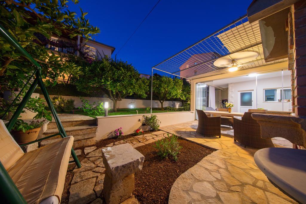 Villa Kamenica คอมีชา ภายนอก รูปภาพ