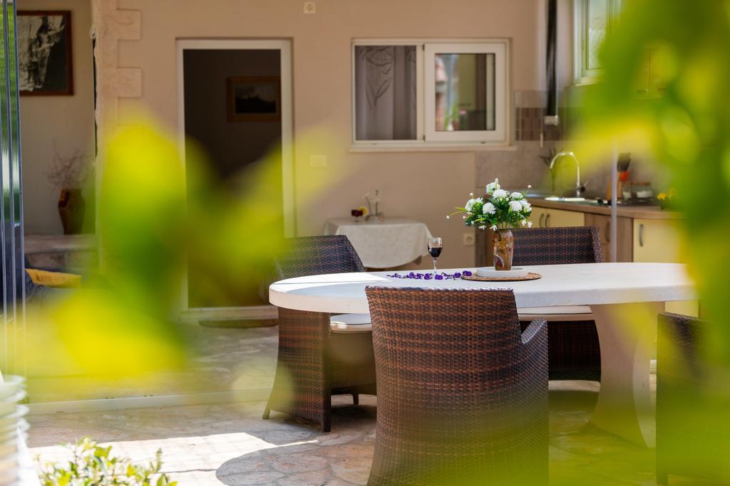 Villa Kamenica คอมีชา ภายนอก รูปภาพ