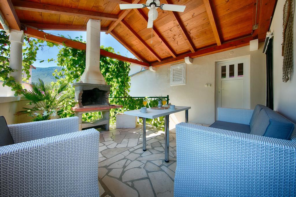 Villa Kamenica คอมีชา ภายนอก รูปภาพ